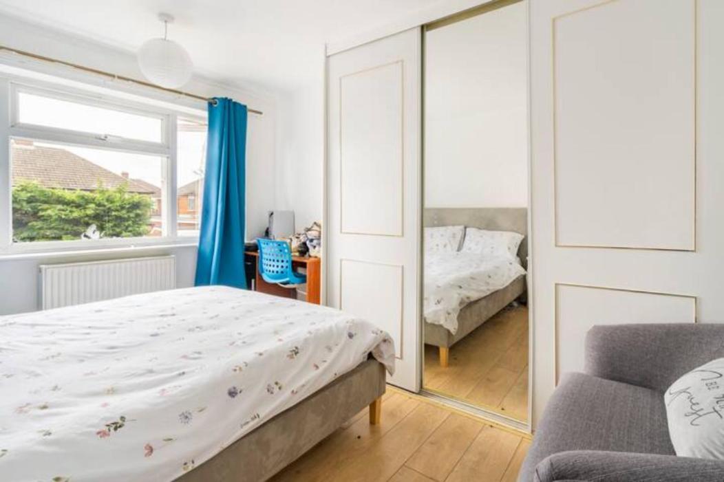Beaconsfield Serenity: 4-Bedroom Near Luton Airport Exterior photo